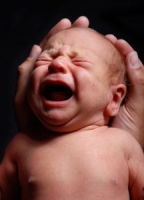 Почему младенцы плачут?