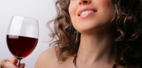 Вино признали средством против кариеса и болезней десен