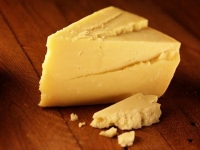 Твердый сыр защищает зубы от кариеса