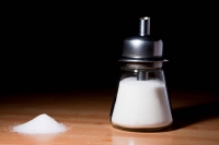 Обилие соли в рационе повышает риск развития болезней мозга и сердца