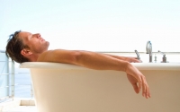 Психологи: сохранить психическое здоровье поможет принятие ванны
